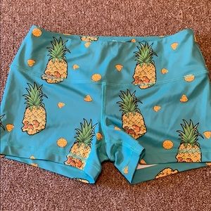 Feed Me Fight Me pineapple skull shorts size xs